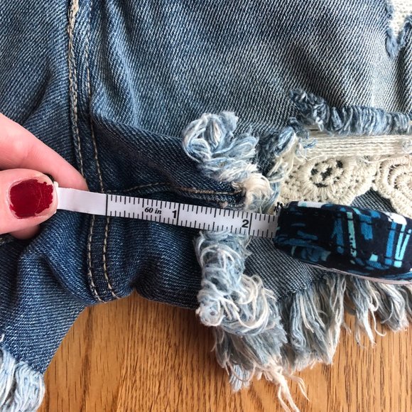 Mossimo Distressed High Rise Shorts Raw Hem Size 8 - Picture 11 of 11